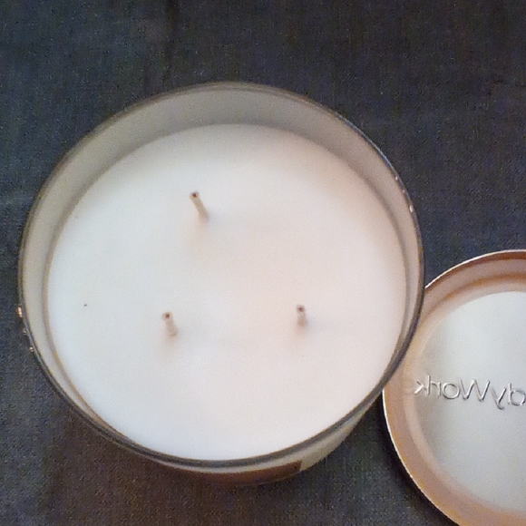 Bath & Body Works Sunkissed Morning Candle - Cream - Picture 6 of 7